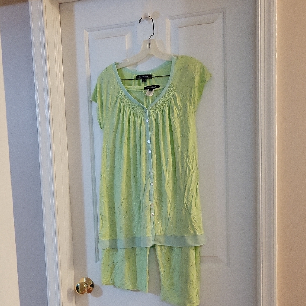Ellen Tracy Light Green Floral Button-Up Top and Shorts Set Small